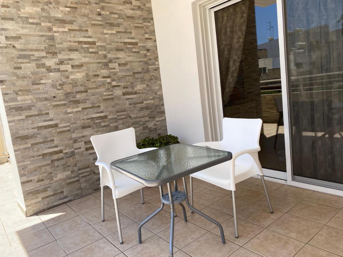 Holiday City Center Appartement Larnaca Buitenkant foto