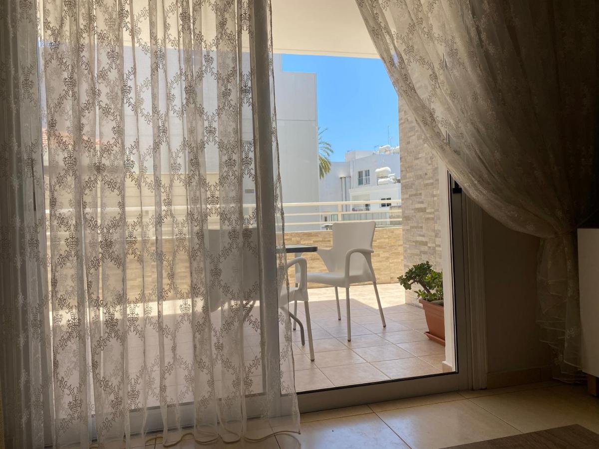 Holiday City Center Appartement Larnaca Buitenkant foto