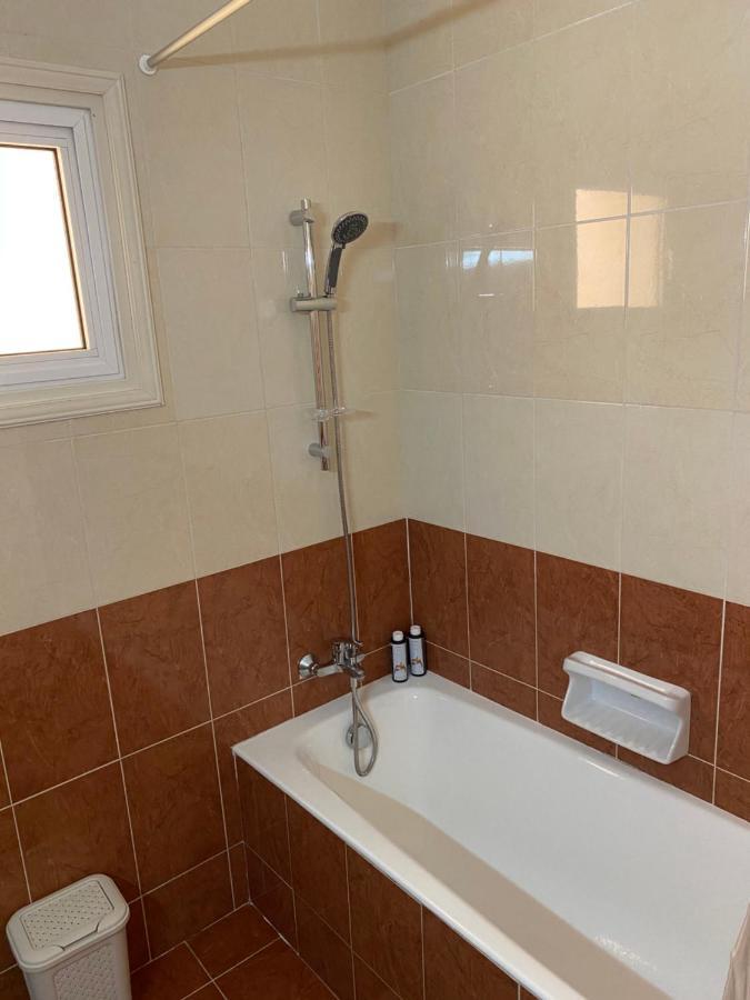 Holiday City Center Appartement Larnaca Buitenkant foto