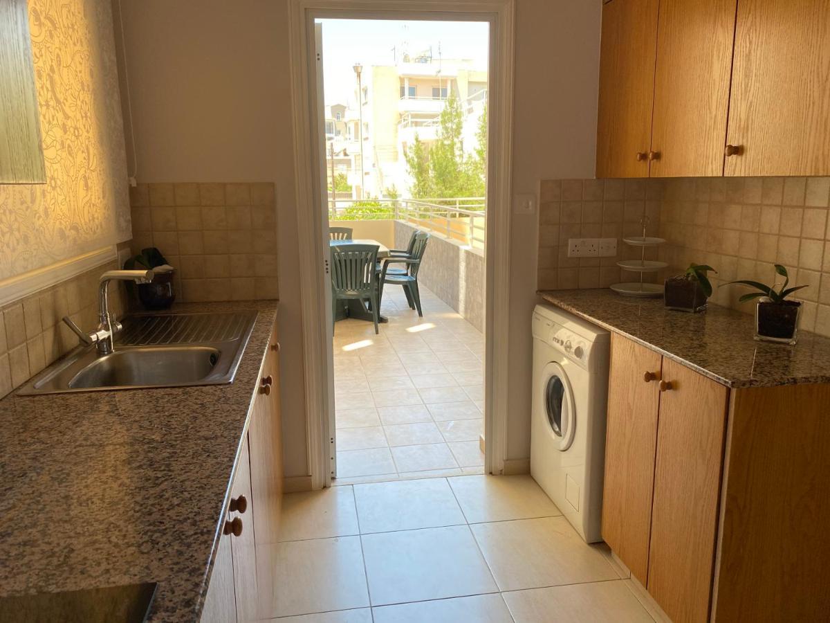 Holiday City Center Appartement Larnaca Buitenkant foto