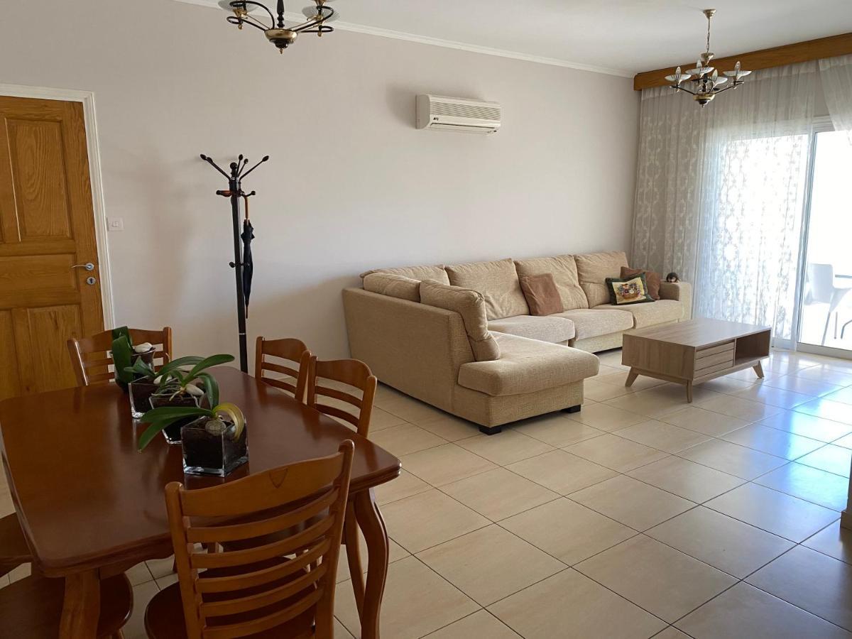 Holiday City Center Appartement Larnaca Buitenkant foto