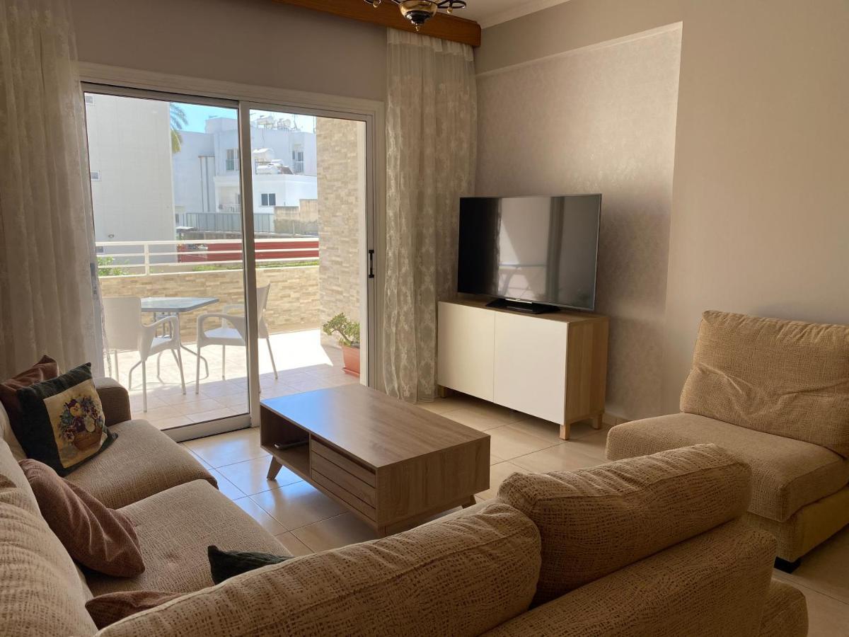 Holiday City Center Appartement Larnaca Buitenkant foto